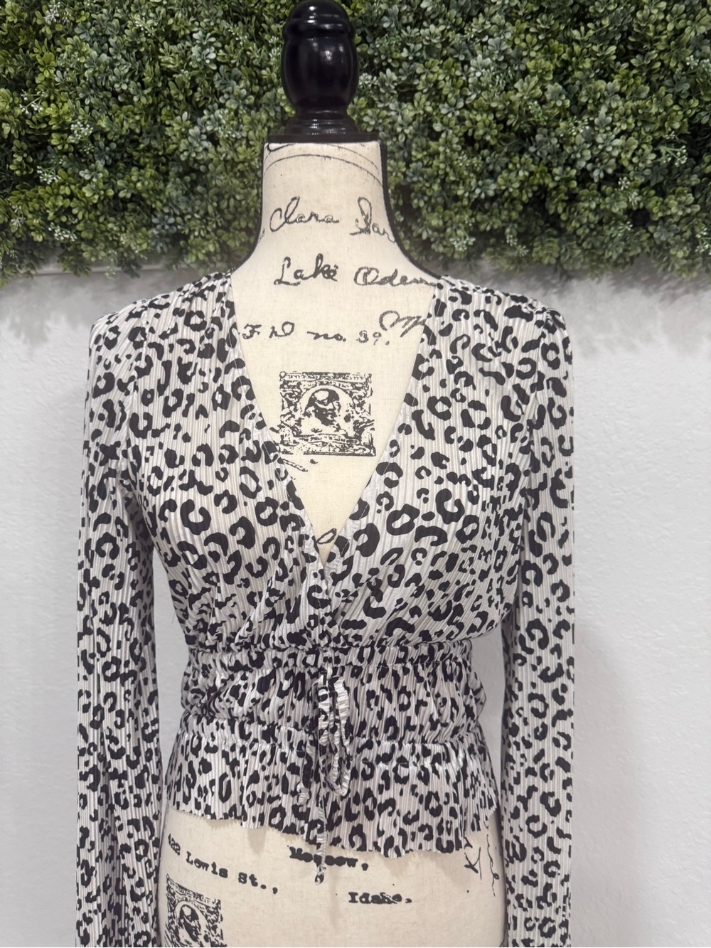 Zara Leopard Print V-Neck Ruched Peplum Long Sleeve Top Size Small